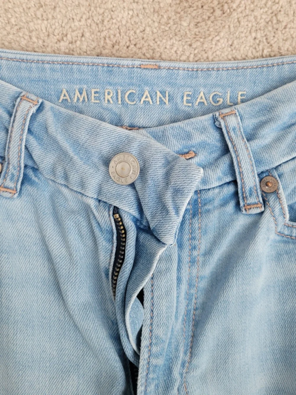 AMERICAN EAGLE Girl's Curvy Super High Rise Baggy Wide Leg Jeans Size 4 Lt. Blue